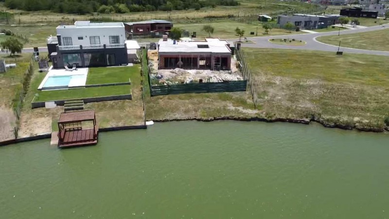 Venta casa a la laguna en San Sebastian - Pilar
