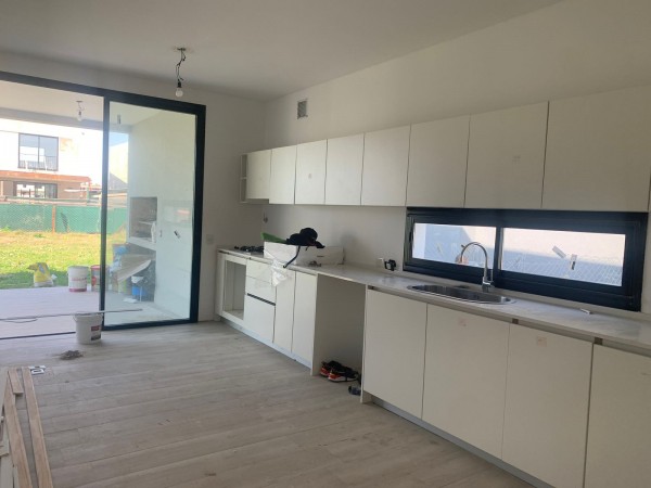 Venta Casa a estrenar 4 amb. Barrio Carpinchos Nordelta