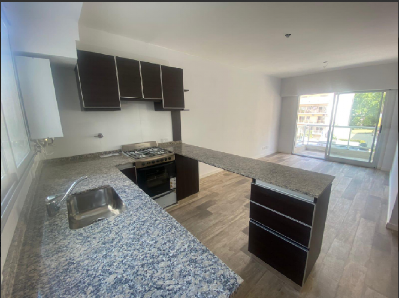 Apto Credito Venta de Departamento de Tres Ambientes con Balcon en Almagro