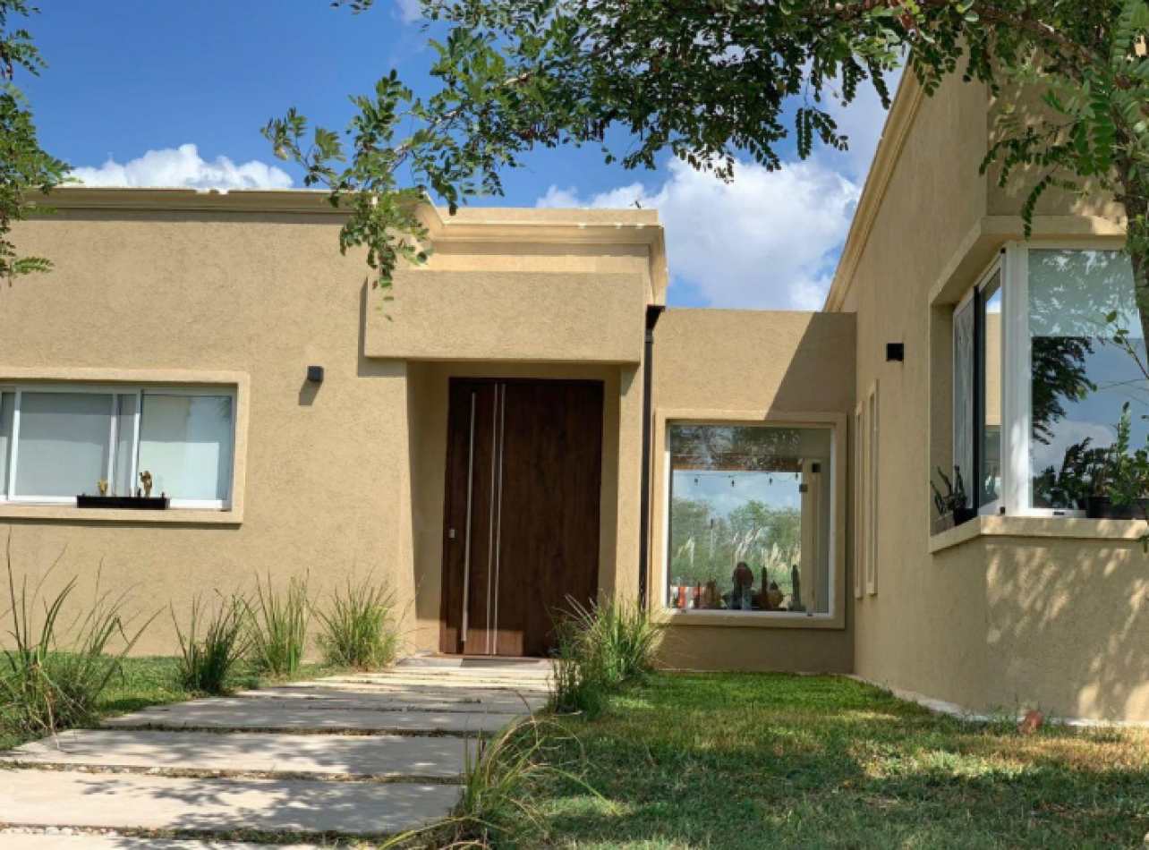 Venta Excelente Casa en San Sebastian C/pileta 3 Dorm. Fondo Libre a La Reserva