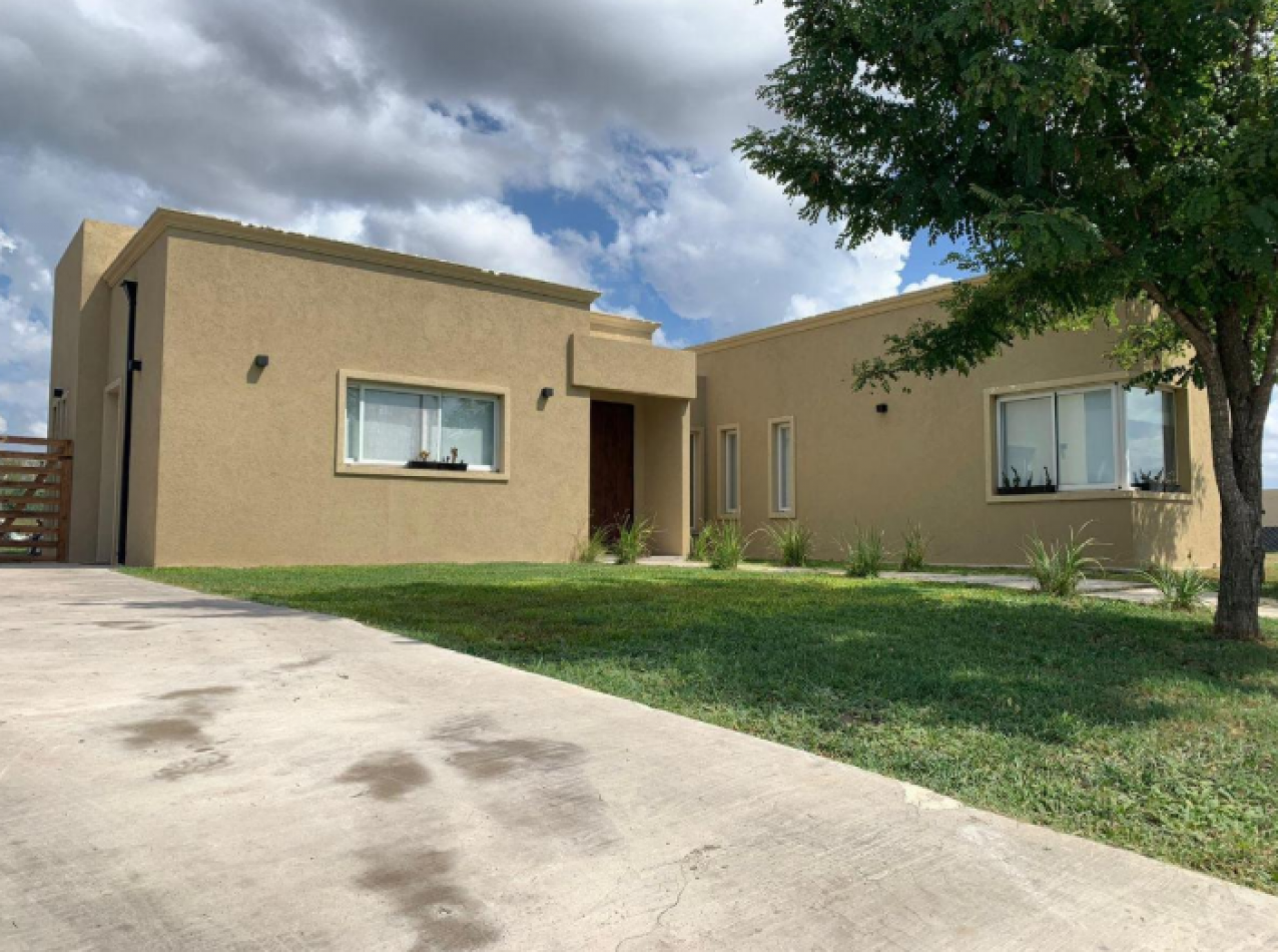 Venta Excelente Casa en San Sebastian C/pileta 3 Dorm. Fondo Libre a La Reserva