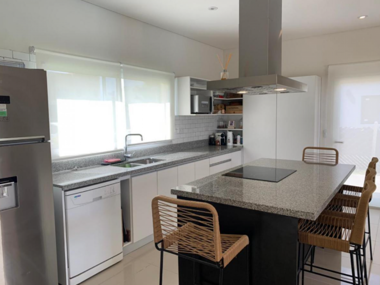 Venta Excelente Casa en San Sebastian C/pileta 3 Dorm. Fondo Libre a La Reserva