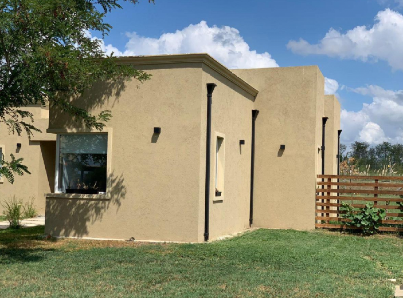 Venta Excelente Casa en San Sebastian C/pileta 3 Dorm. Fondo Libre a La Reserva