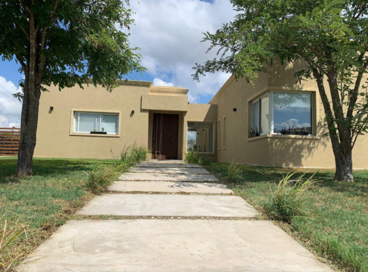Venta Excelente Casa en San Sebastian C/pileta 3 Dorm. Fondo Libre a La Reserva