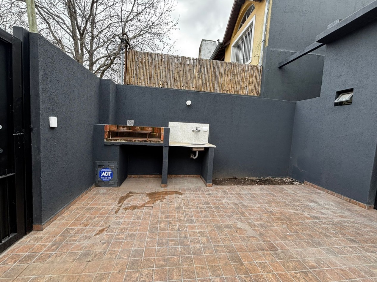Alquiler Ph al frente dos dormitorios en suite Patio y pileta climatizada Beccar San Isidro