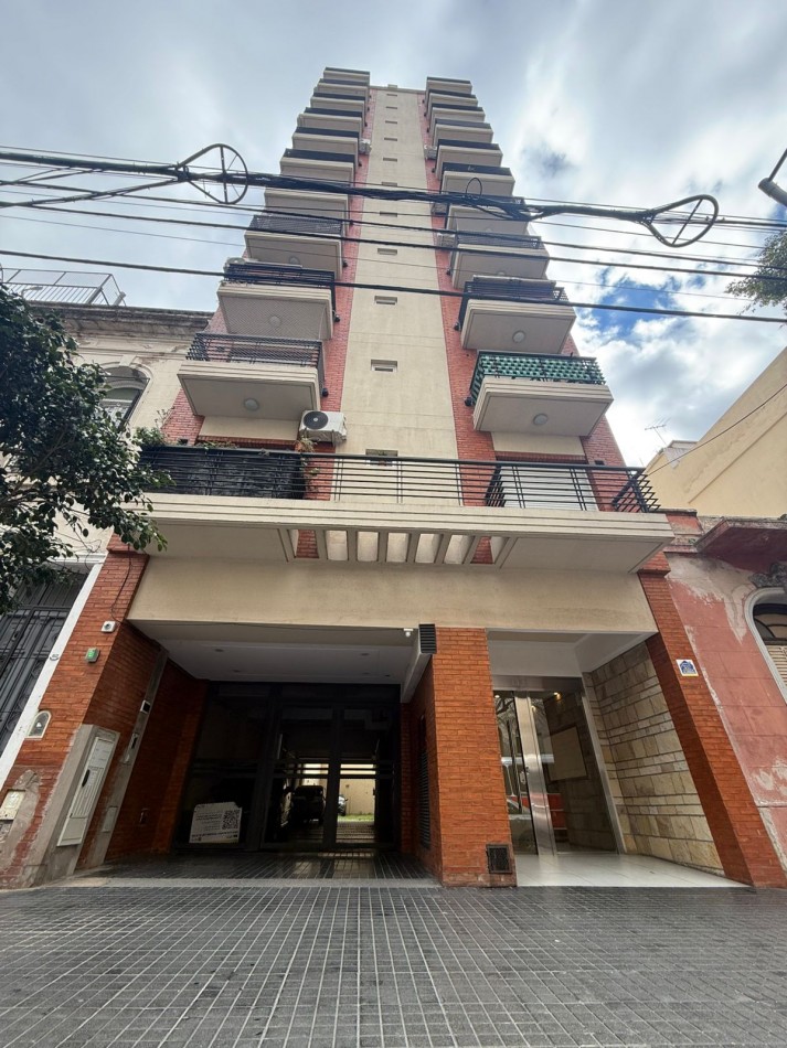 Alquiler depto dos ambientes con cochera en Paternal
