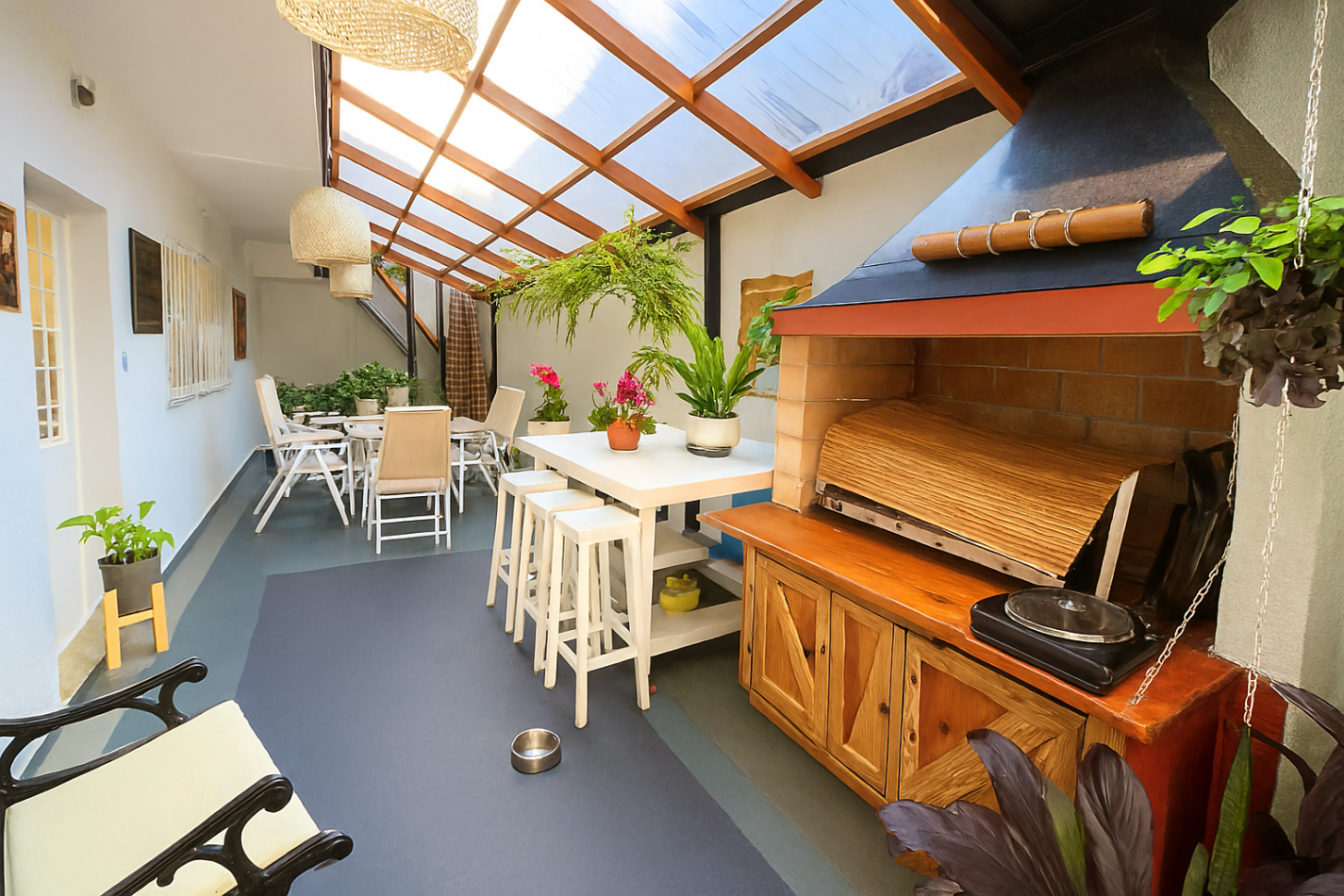 Apto Credito Casa Tres Dorm., Jardin, Quincho y Pileta en Ballester