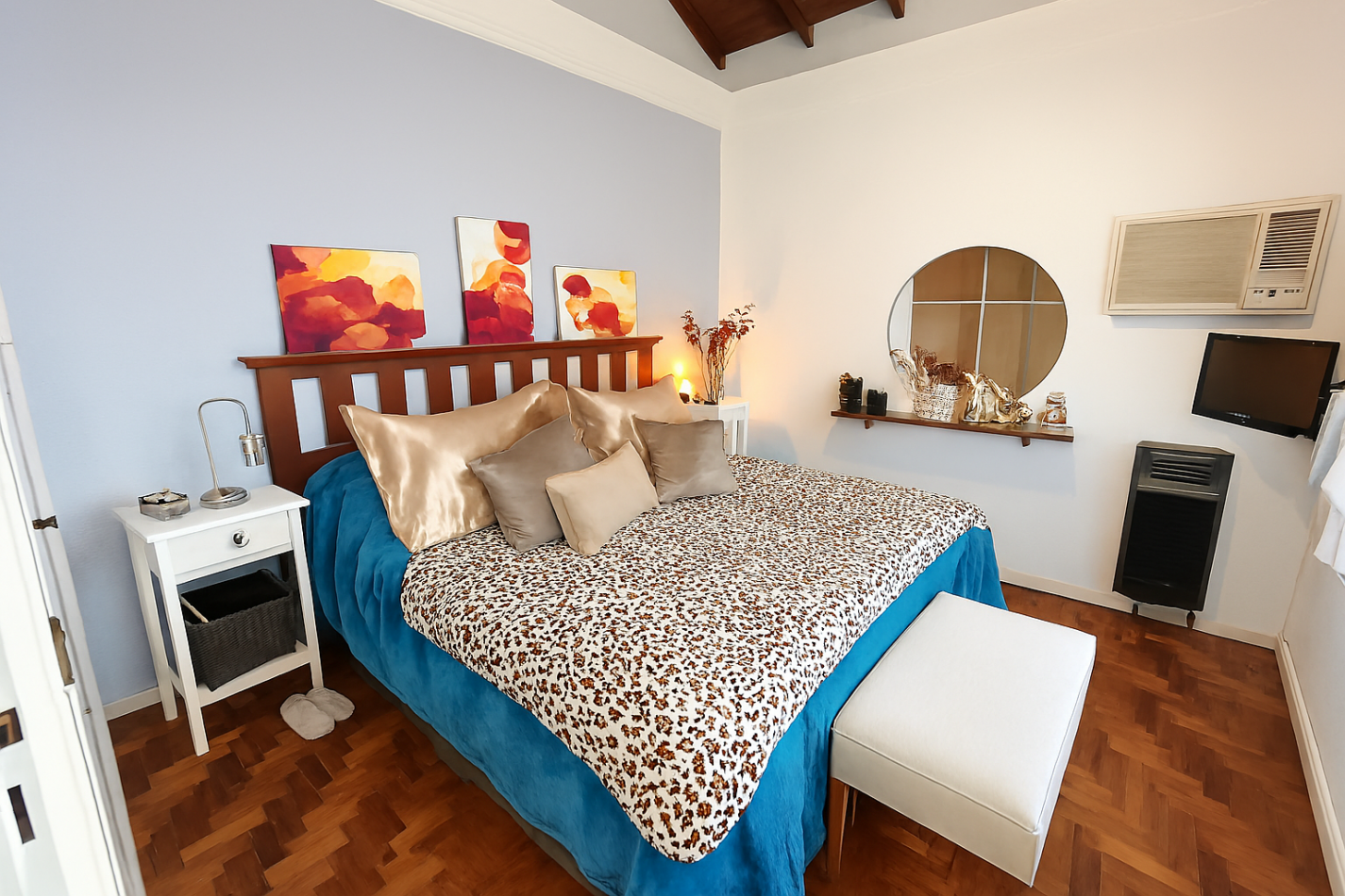 Apto Credito Casa Tres Dorm., Jardin, Quincho y Pileta en Ballester