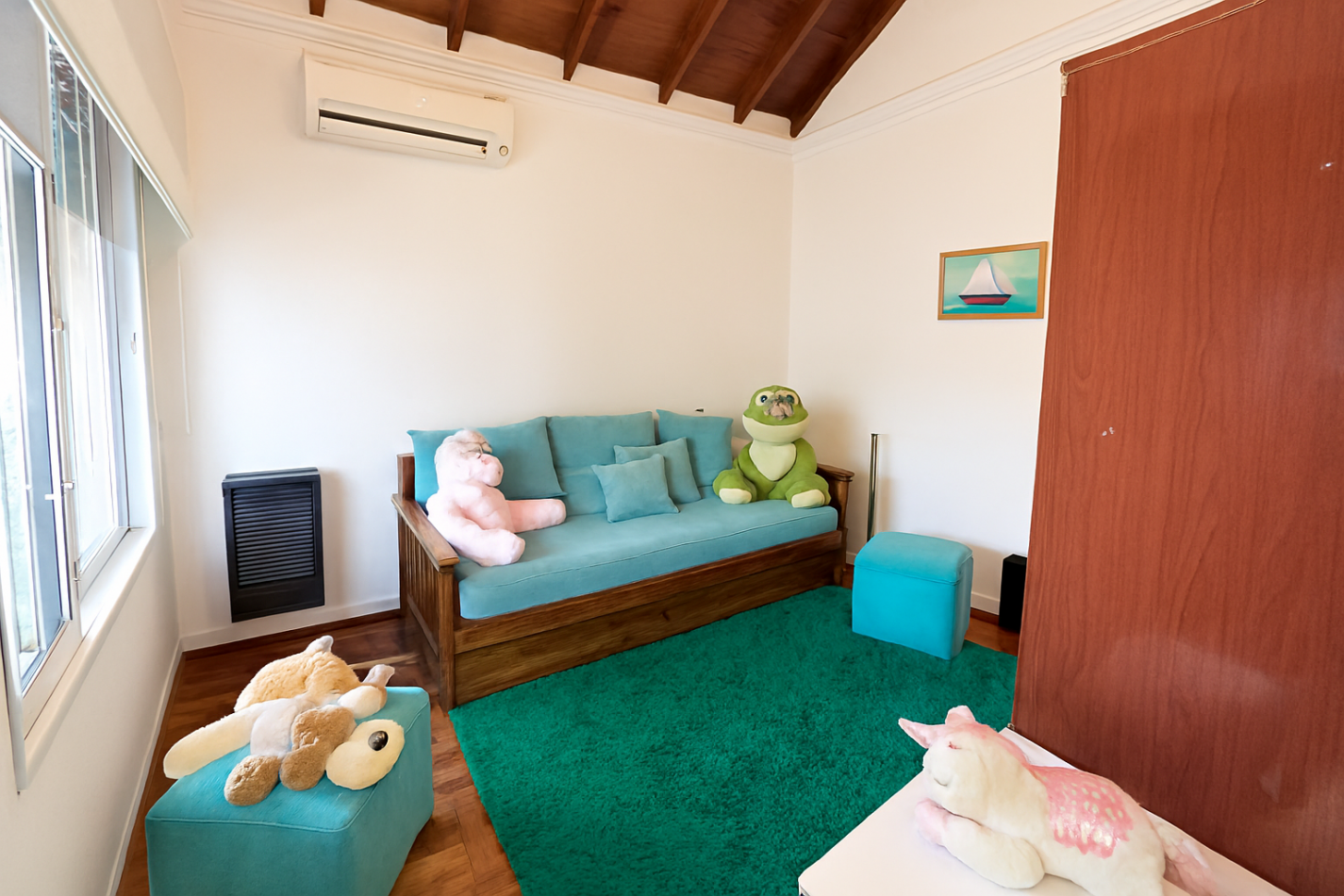 Apto Credito Casa Tres Dorm., Jardin, Quincho y Pileta en Ballester