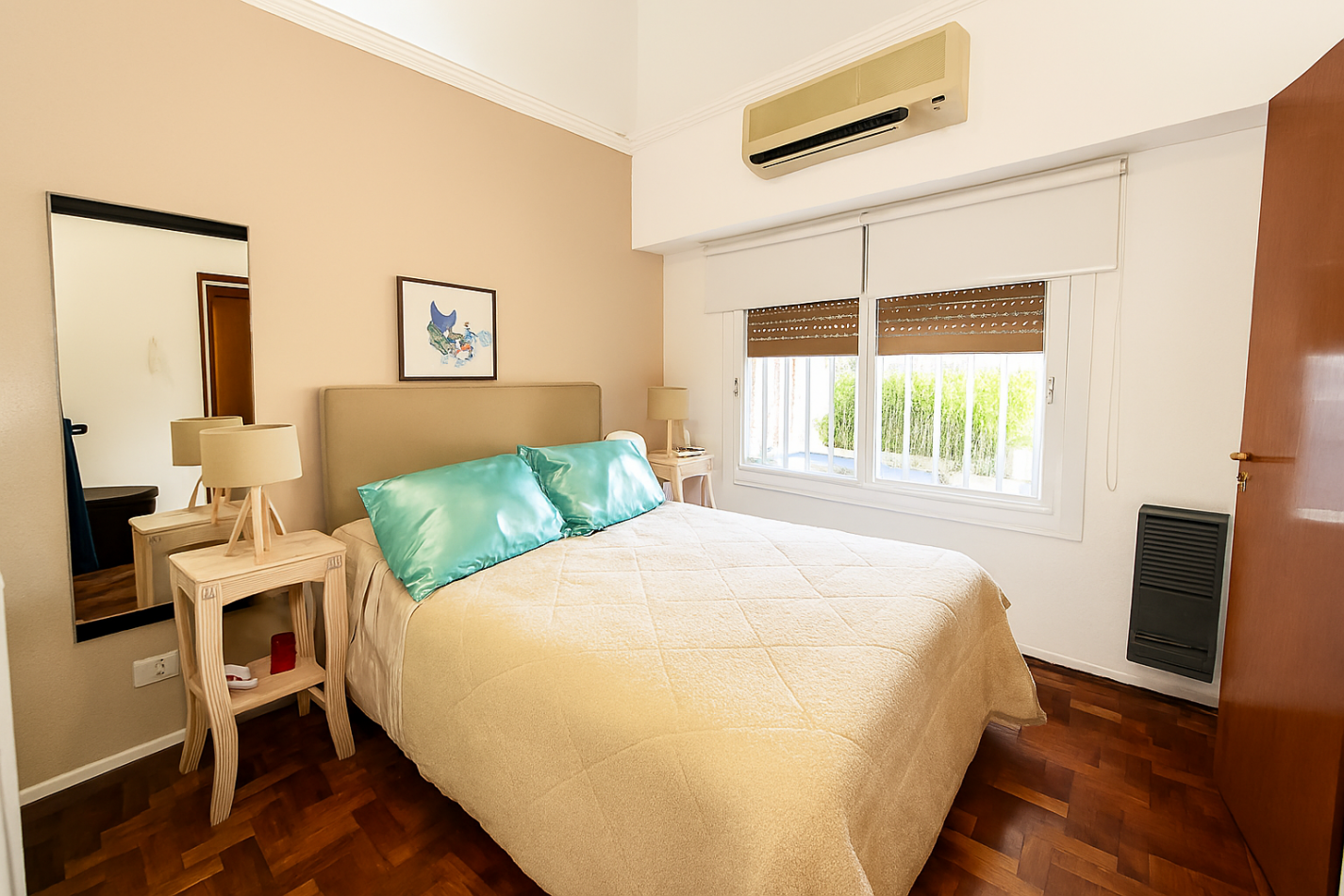 Apto Credito Casa Tres Dorm., Jardin, Quincho y Pileta en Ballester