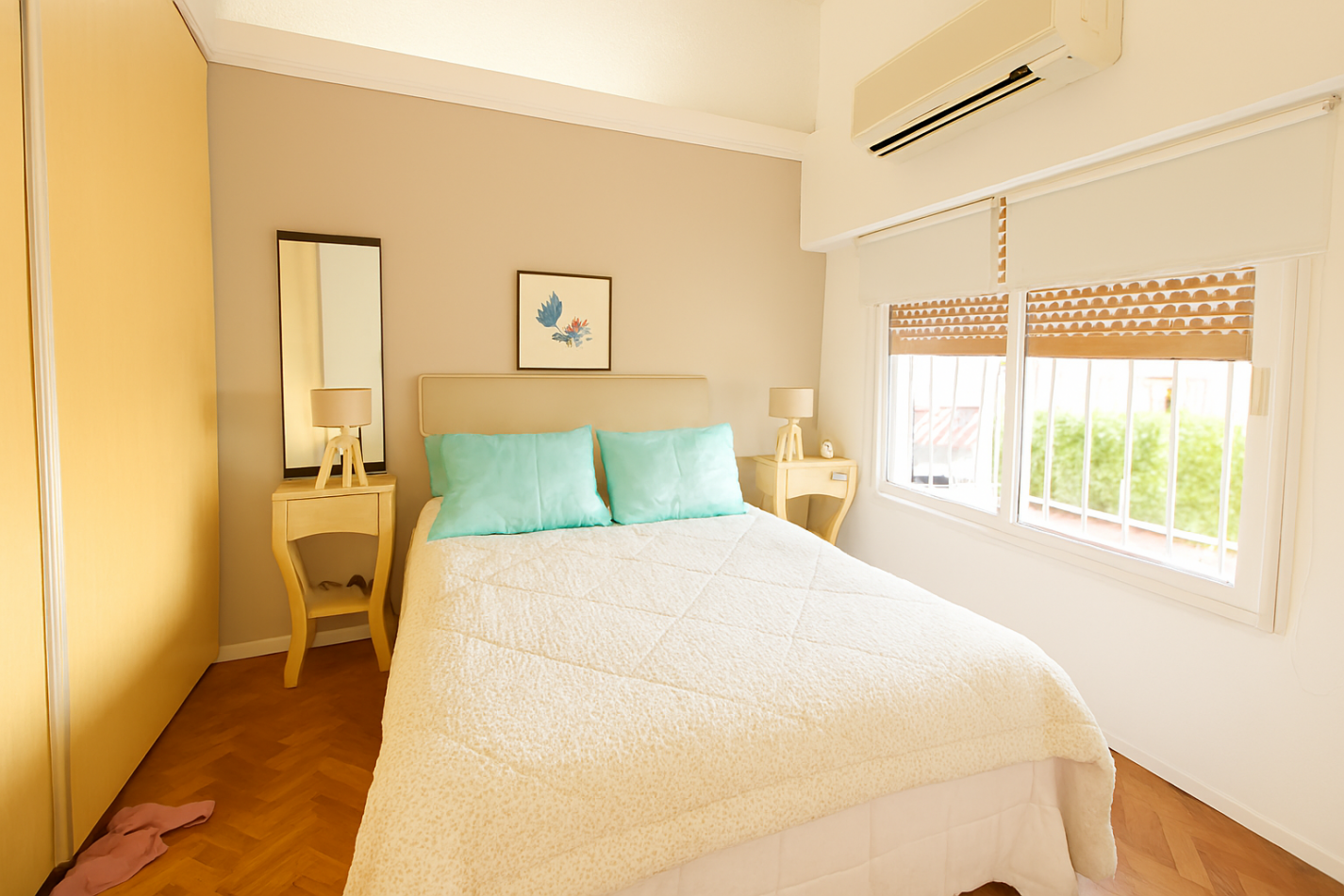 Apto Credito Casa Tres Dorm., Jardin, Quincho y Pileta en Ballester