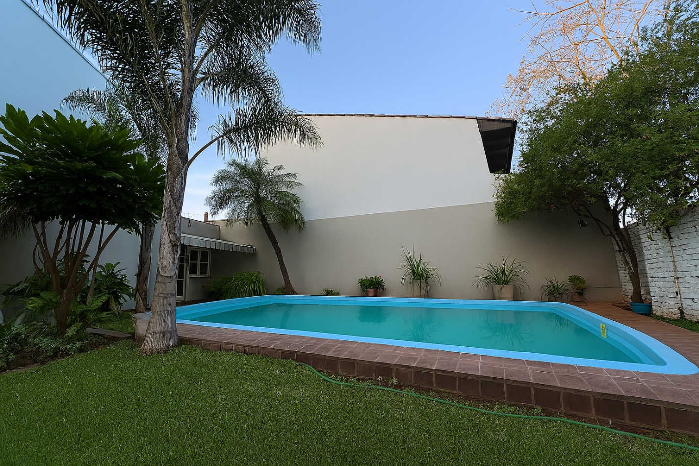 Apto Credito Casa Tres Dorm., Jardin, Quincho y Pileta en Ballester