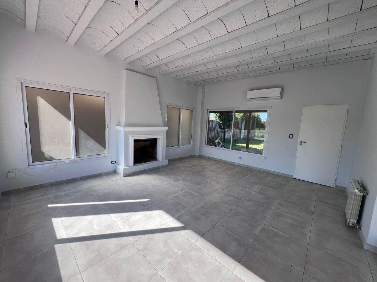 VENTA casa de tres dormitorios con pileta en San Ramiro Pilar del ESte