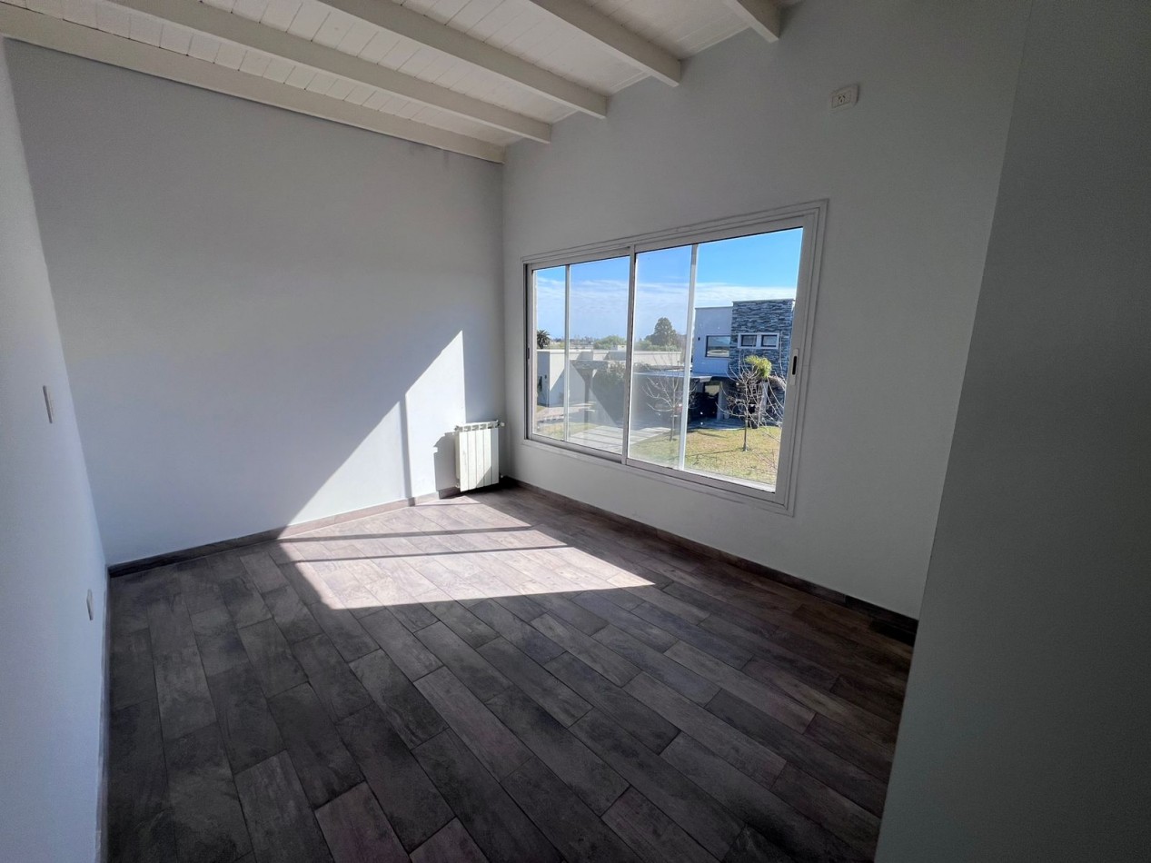 VENTA casa de tres dormitorios con pileta en San Ramiro Pilar del ESte