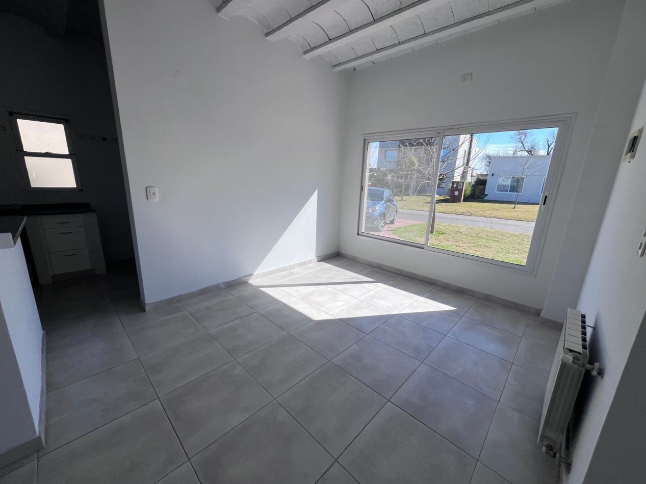 VENTA casa de tres dormitorios con pileta en San Ramiro Pilar del ESte