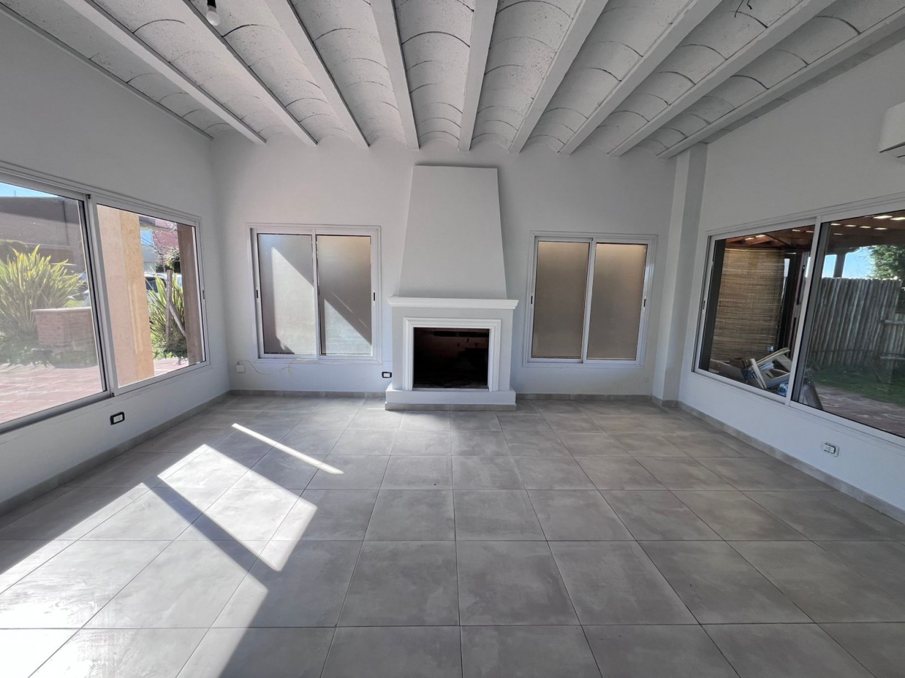 VENTA casa de tres dormitorios con pileta en San Ramiro Pilar del ESte