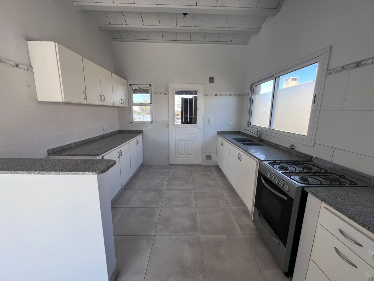VENTA casa de tres dormitorios con pileta en San Ramiro Pilar del ESte