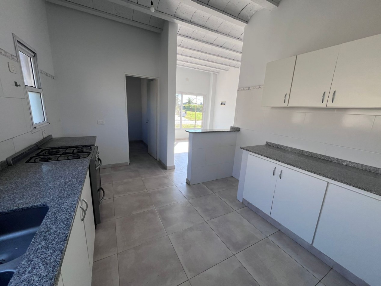 VENTA casa de tres dormitorios con pileta en San Ramiro Pilar del ESte