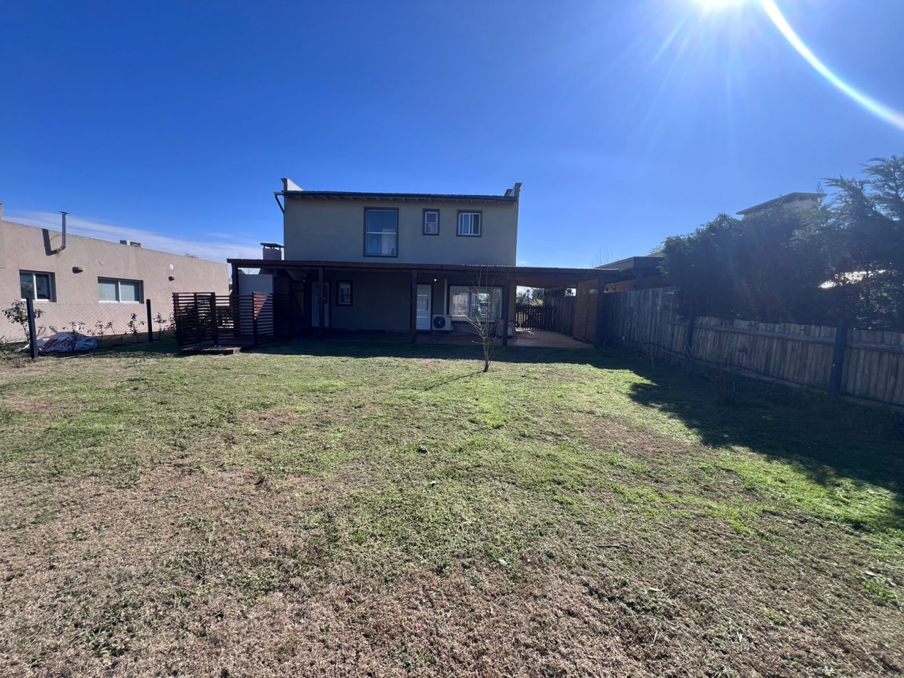 VENTA casa de tres dormitorios con pileta en San Ramiro Pilar del ESte