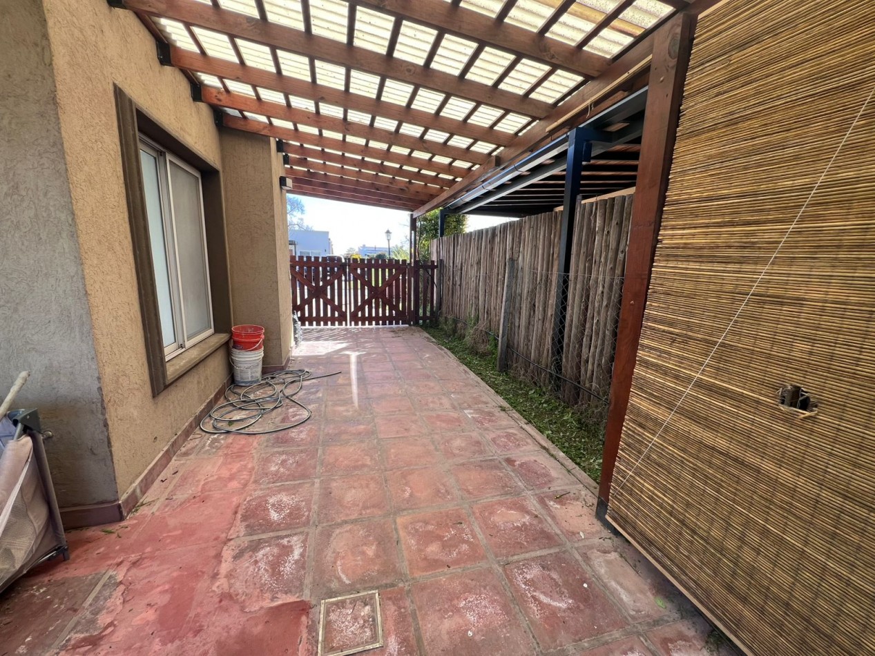 VENTA casa de tres dormitorios con pileta en San Ramiro Pilar del ESte
