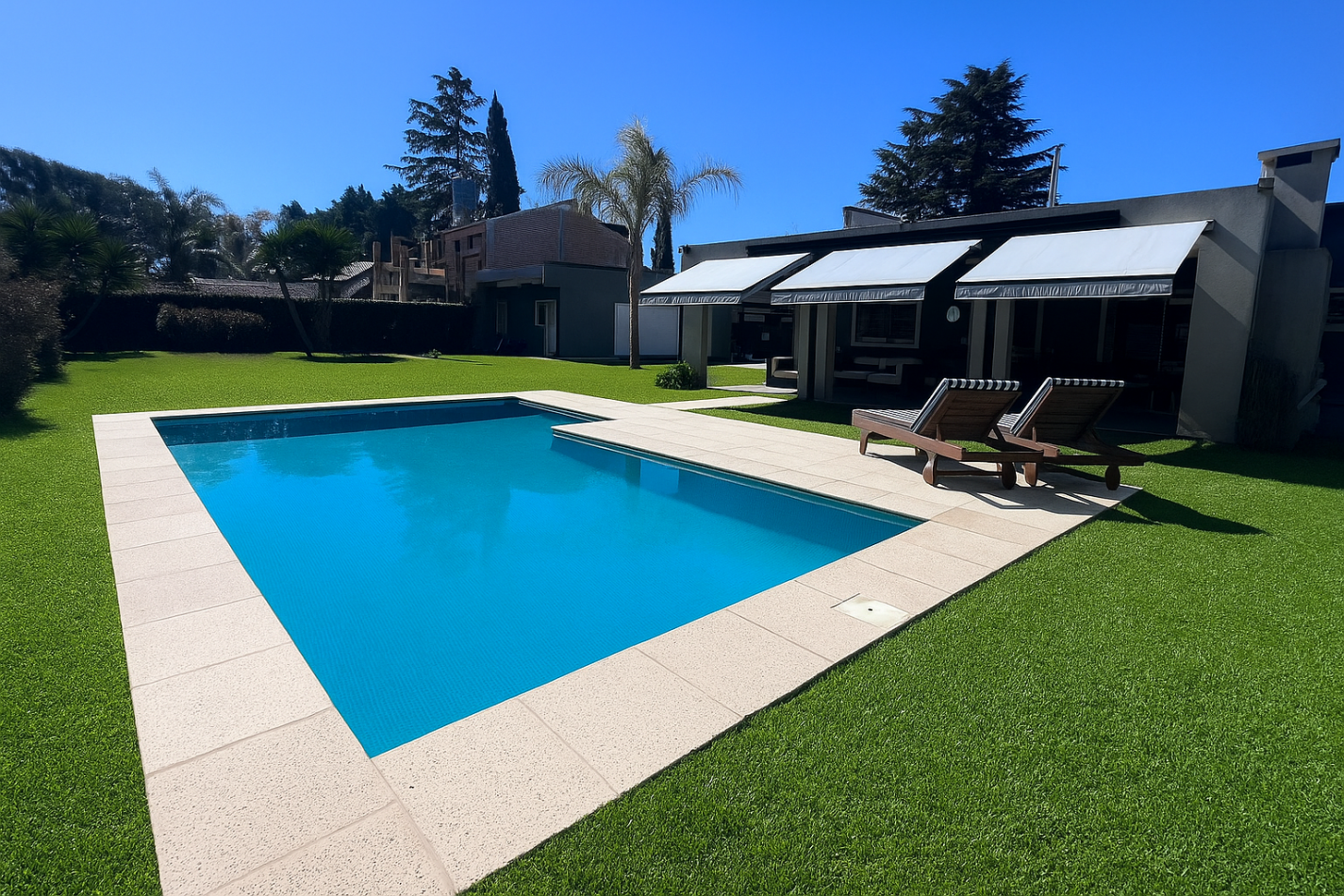 ALQUILER casa tres dormitorios jardin, pileta, cochera cubierta en Pacheco