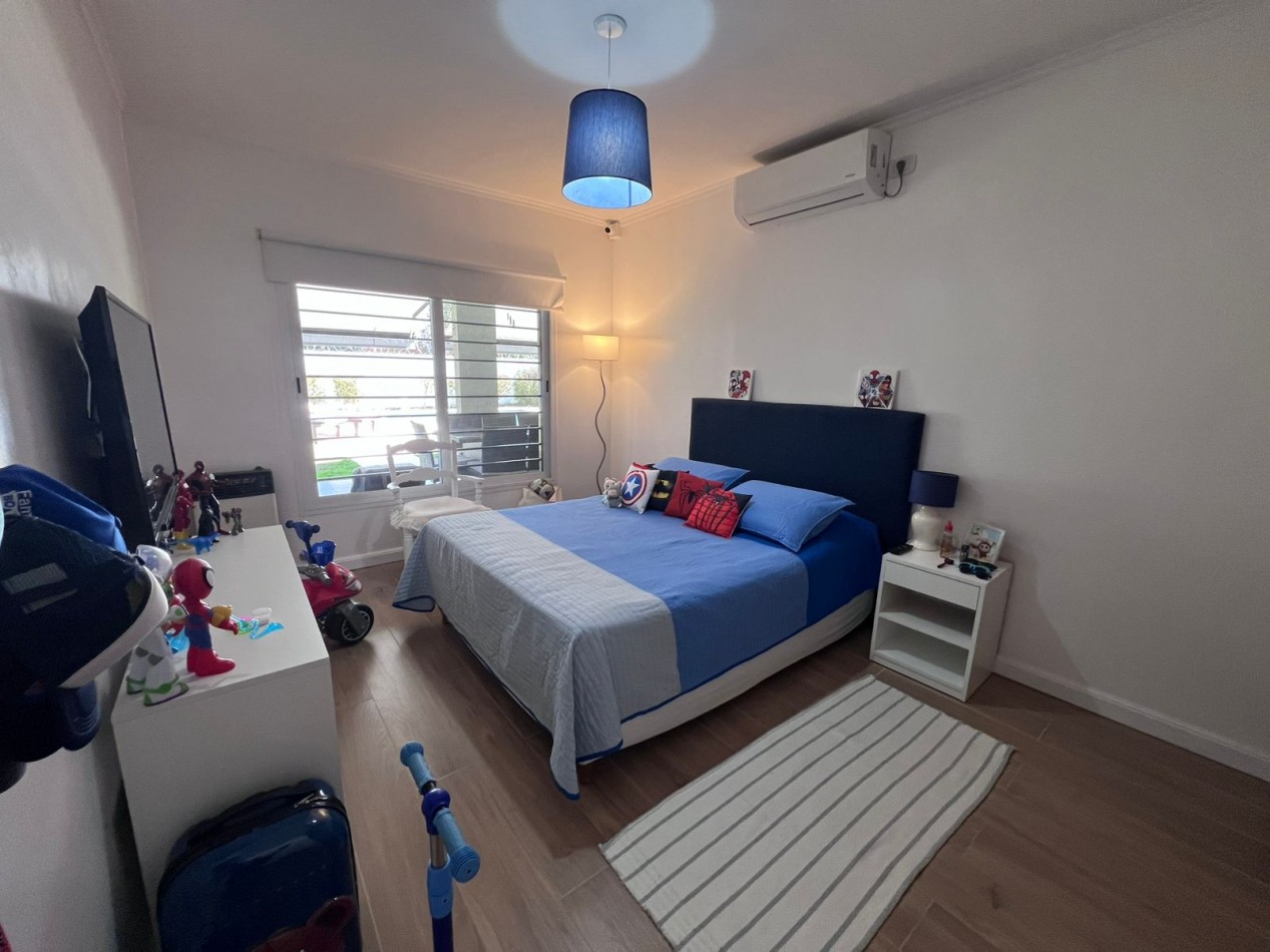 ALQUILER casa tres dormitorios jardin, pileta, cochera cubierta en Pacheco