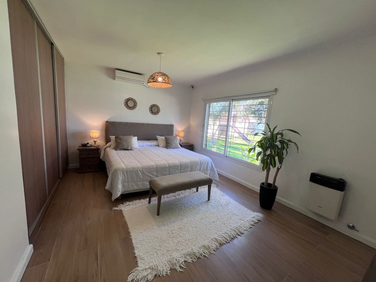 APTO CREDITO VENTA casa tres dormitorios jardin, pileta, cochera cubierta en Pacheco