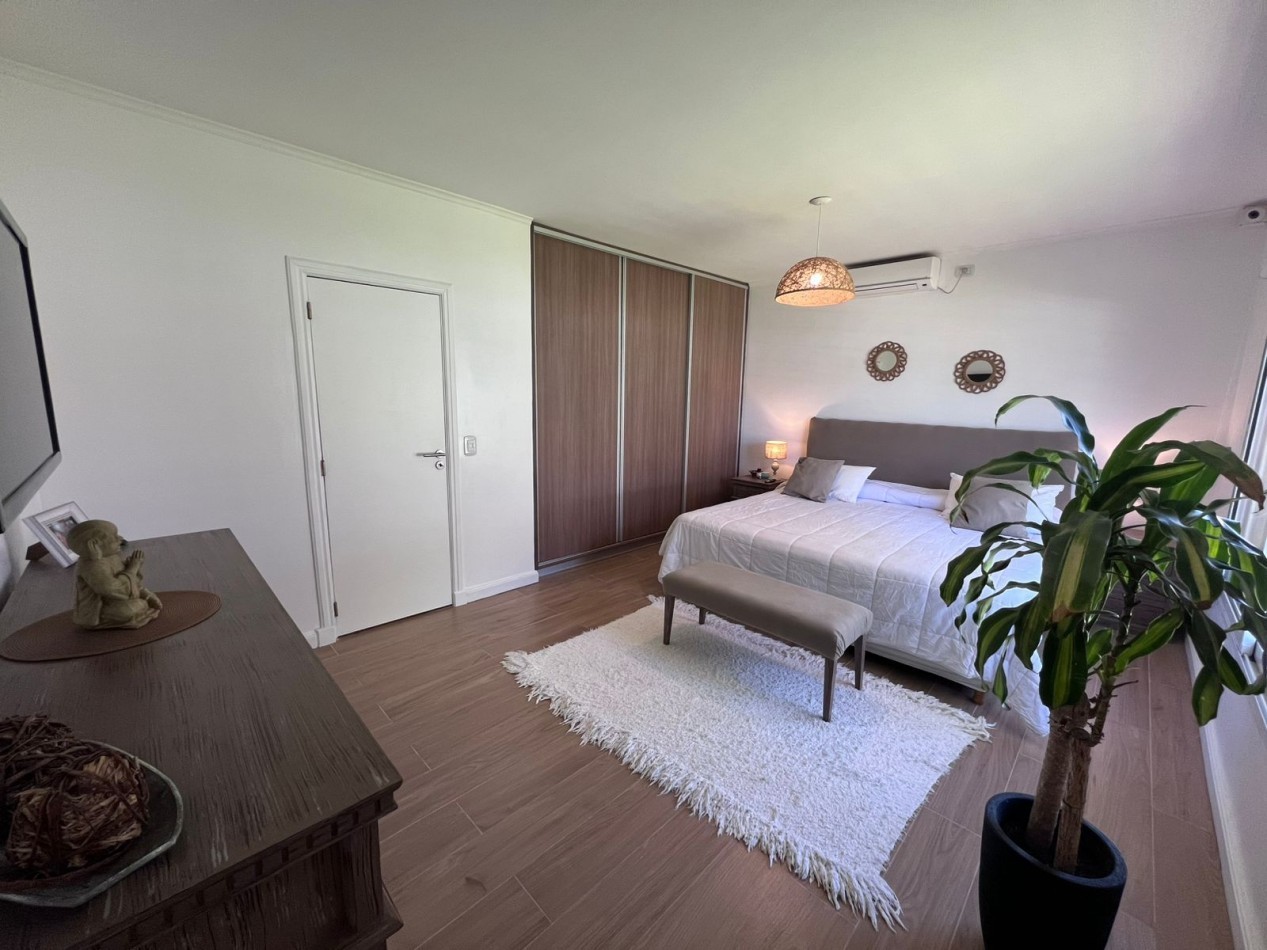 APTO CREDITO VENTA casa tres dormitorios jardin, pileta, cochera cubierta en Pacheco