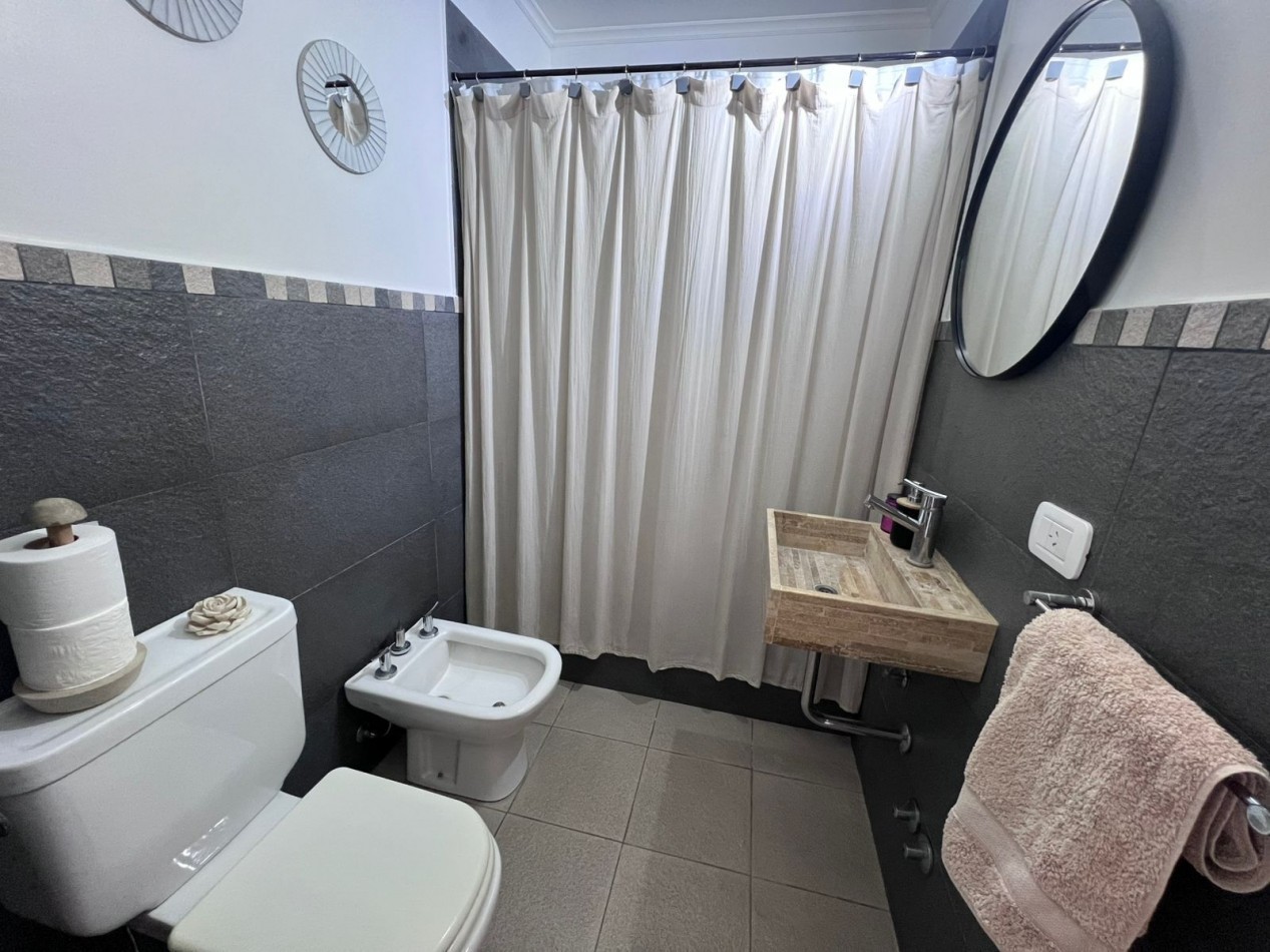 APTO CREDITO VENTA casa tres dormitorios jardin, pileta, cochera cubierta en Pacheco