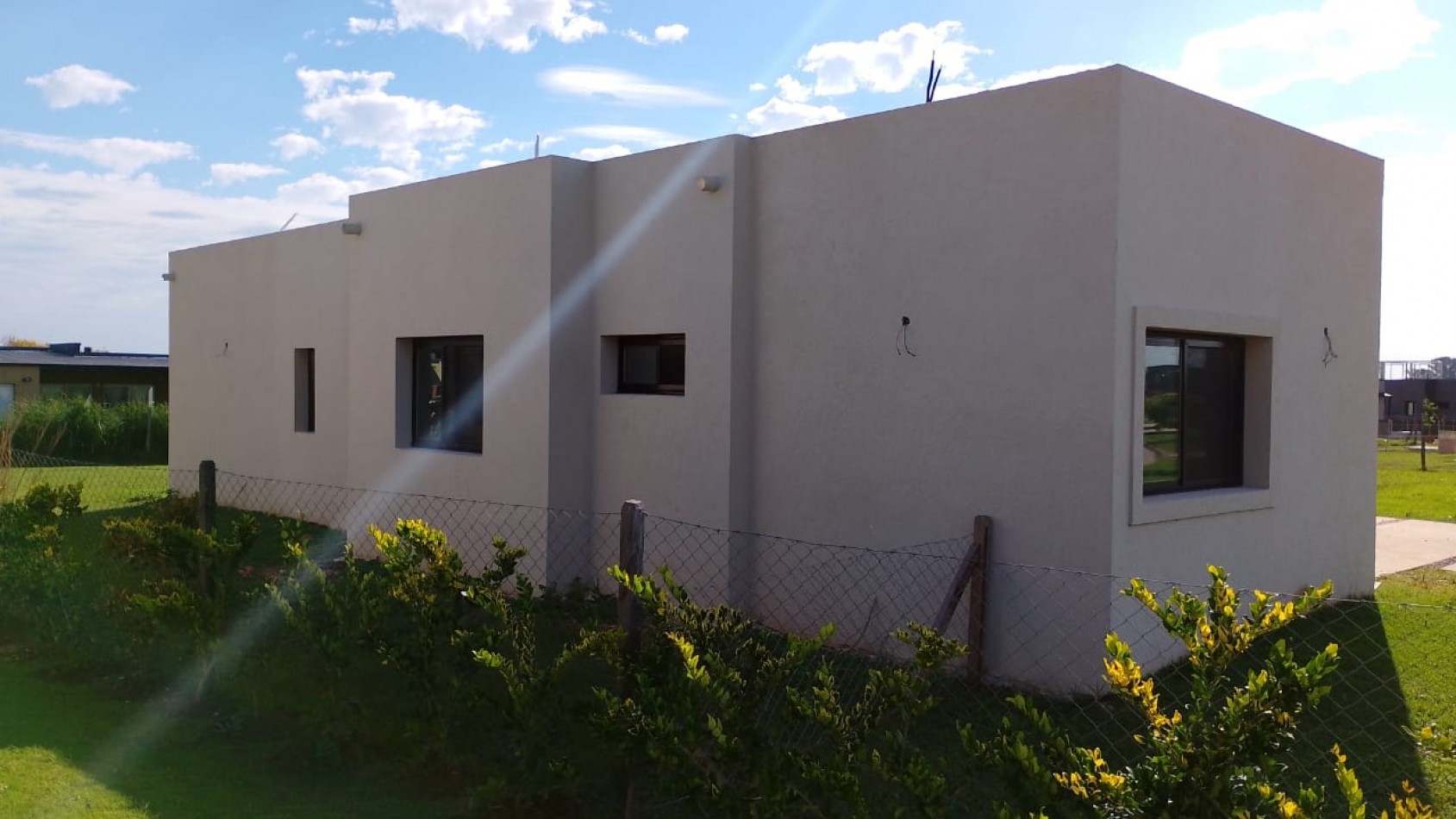 CASA DE DISEÑO EN AREA 13 - OPORTUNIDAD EN OBRA (ENTREGA DIC 2026)