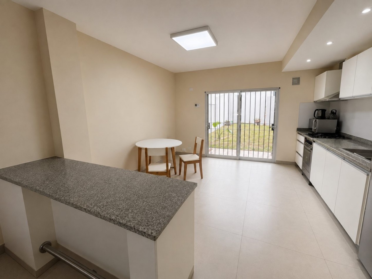 EXCEPCIONAL DUPLEX A ESTRENAR EN FLORIDA OESTE - 230 M² TOTALES