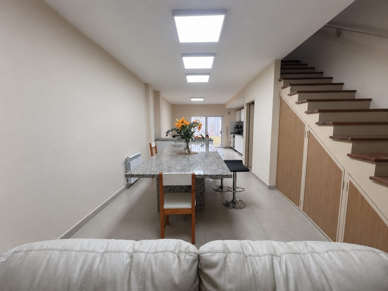 EXCEPCIONAL DUPLEX A ESTRENAR EN FLORIDA OESTE - 230 M² TOTALES