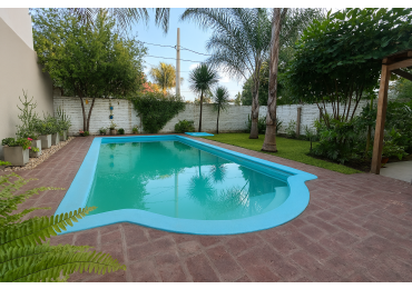 Apto Credito Casa Tres Dorm., Jardin, Quincho y Pileta en Ballester