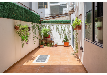 APTO CREDITO VENTA Departamento apto profesional de 3 ambientes con patio, cochera y baulera en Caballito Norte