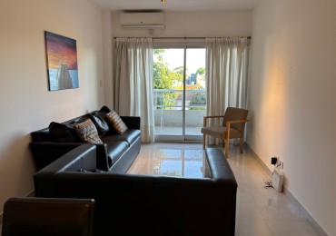 Alquiler departamento de tres ambientes con balcon en Villa del Parque.