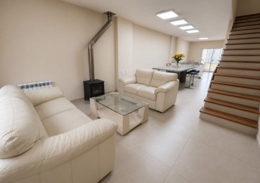EXCEPCIONAL DUPLEX A ESTRENAR EN FLORIDA OESTE - 230 M² TOTALES
